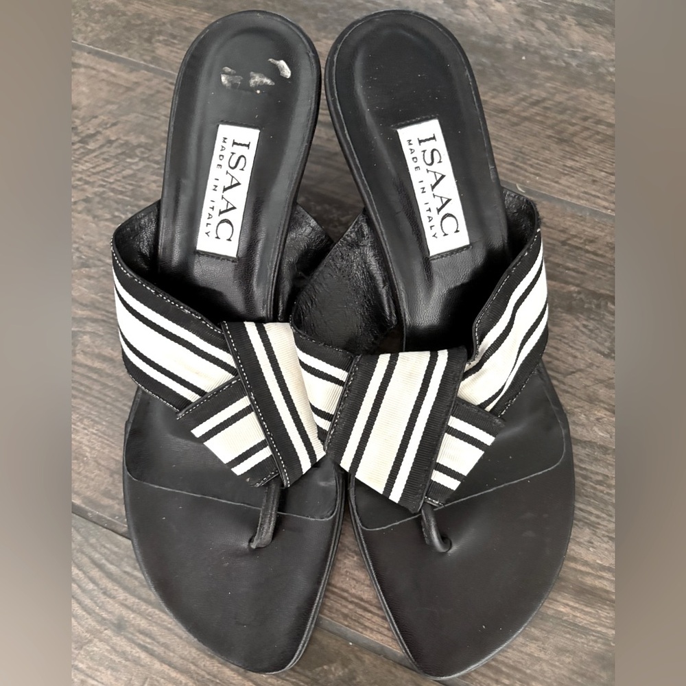 ISAAC (NBW!) Black & White Grograin Ribbon Kitten Heel Thong Sandal Size: 7